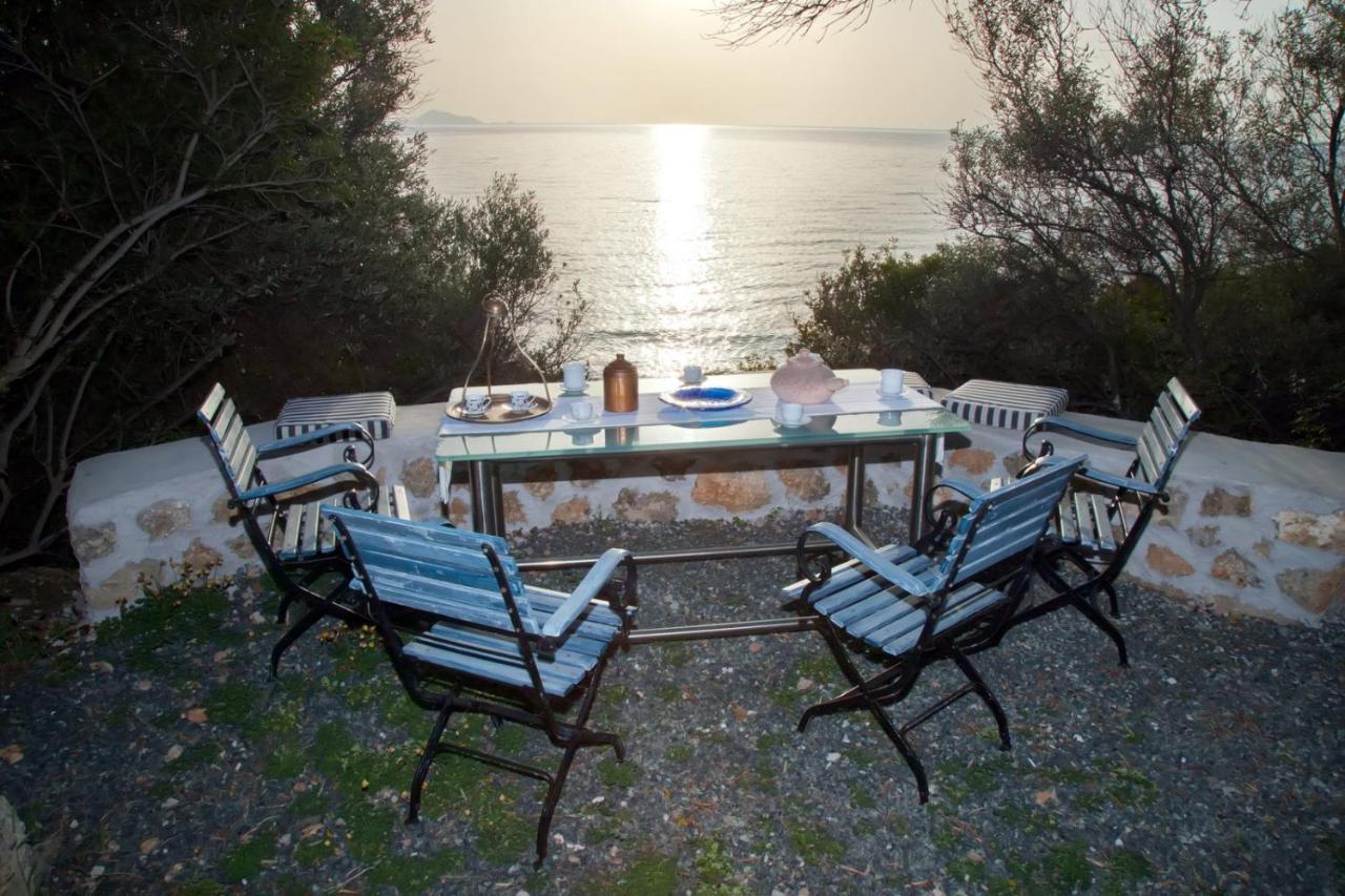 Aroura Homes 4Br Beachfront Villa Spétses Eksteriør billede
