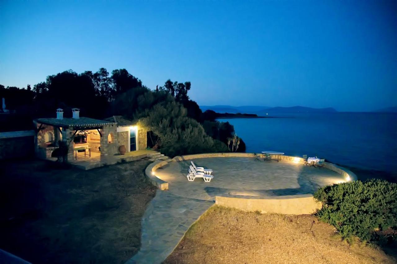 Aroura Homes 4Br Beachfront Villa Spétses Eksteriør billede