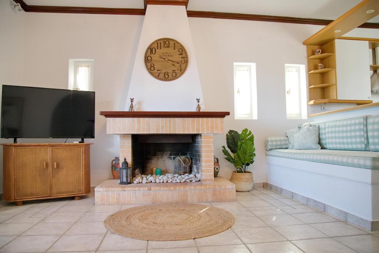 Aroura Homes 4Br Beachfront Villa Spétses Eksteriør billede