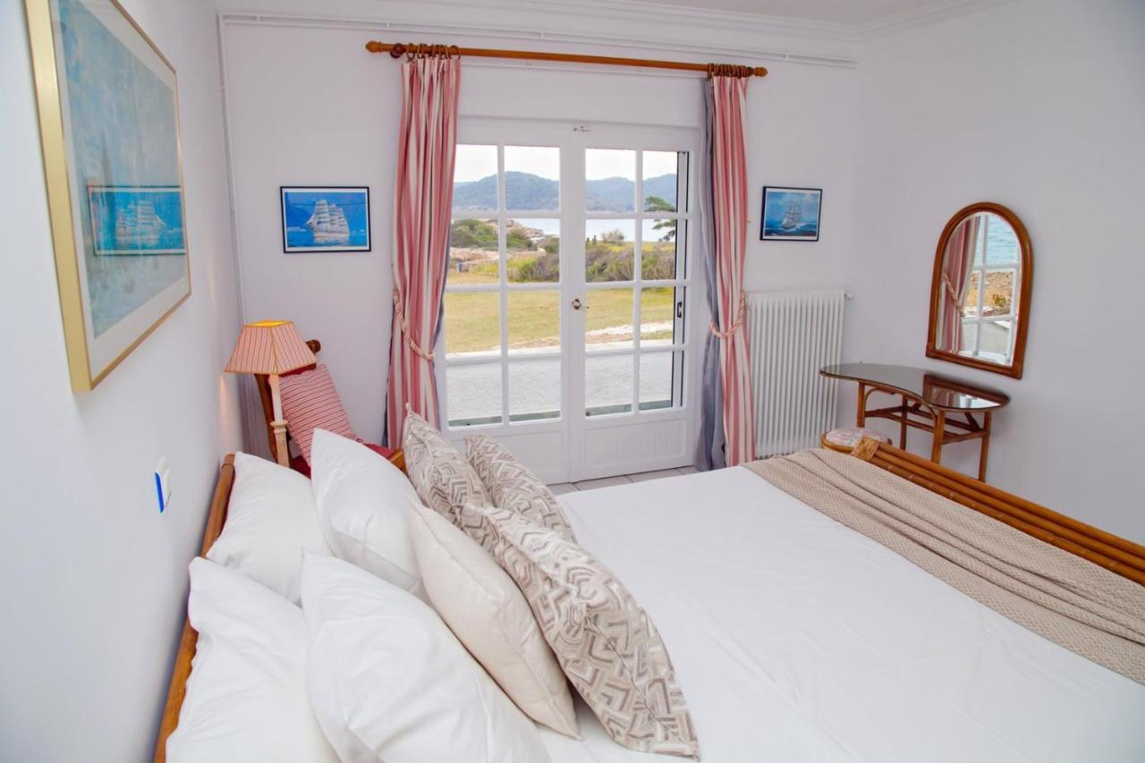 Aroura Homes 4Br Beachfront Villa Spétses Eksteriør billede