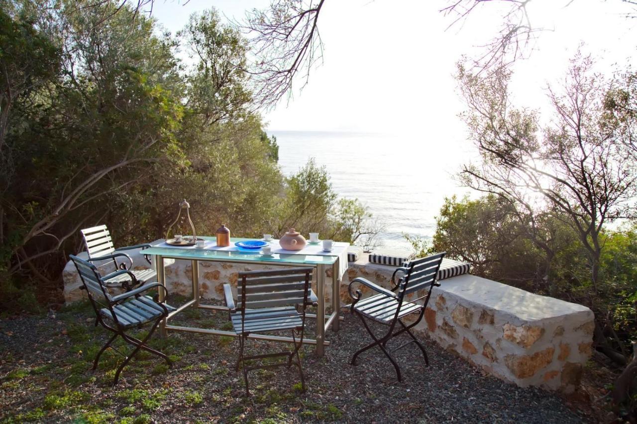 Aroura Homes 4Br Beachfront Villa Spétses Eksteriør billede
