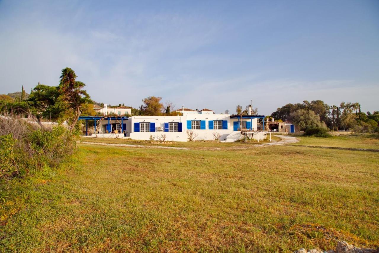 Aroura Homes 4Br Beachfront Villa Spétses Eksteriør billede