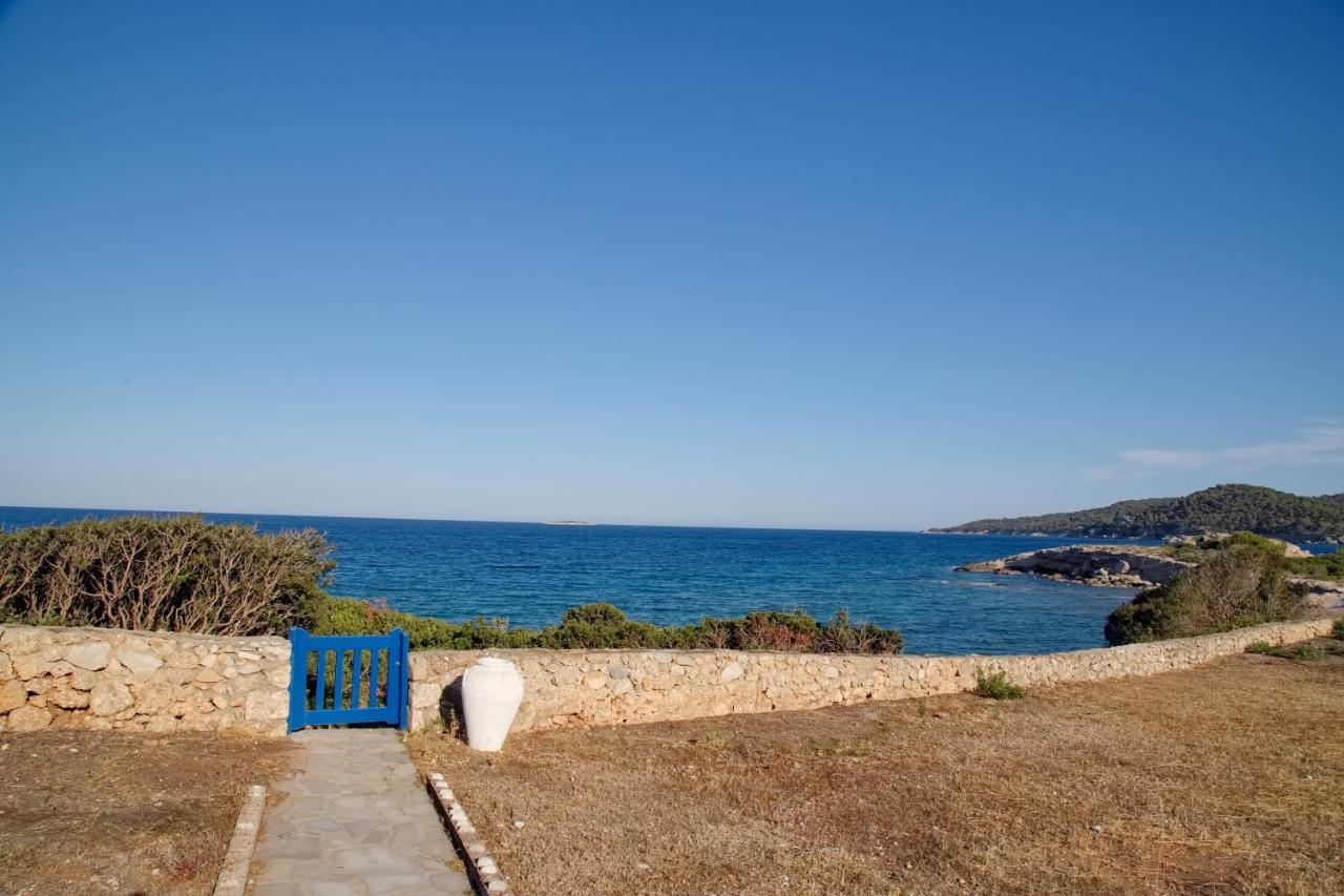 Aroura Homes 4Br Beachfront Villa Spétses Eksteriør billede