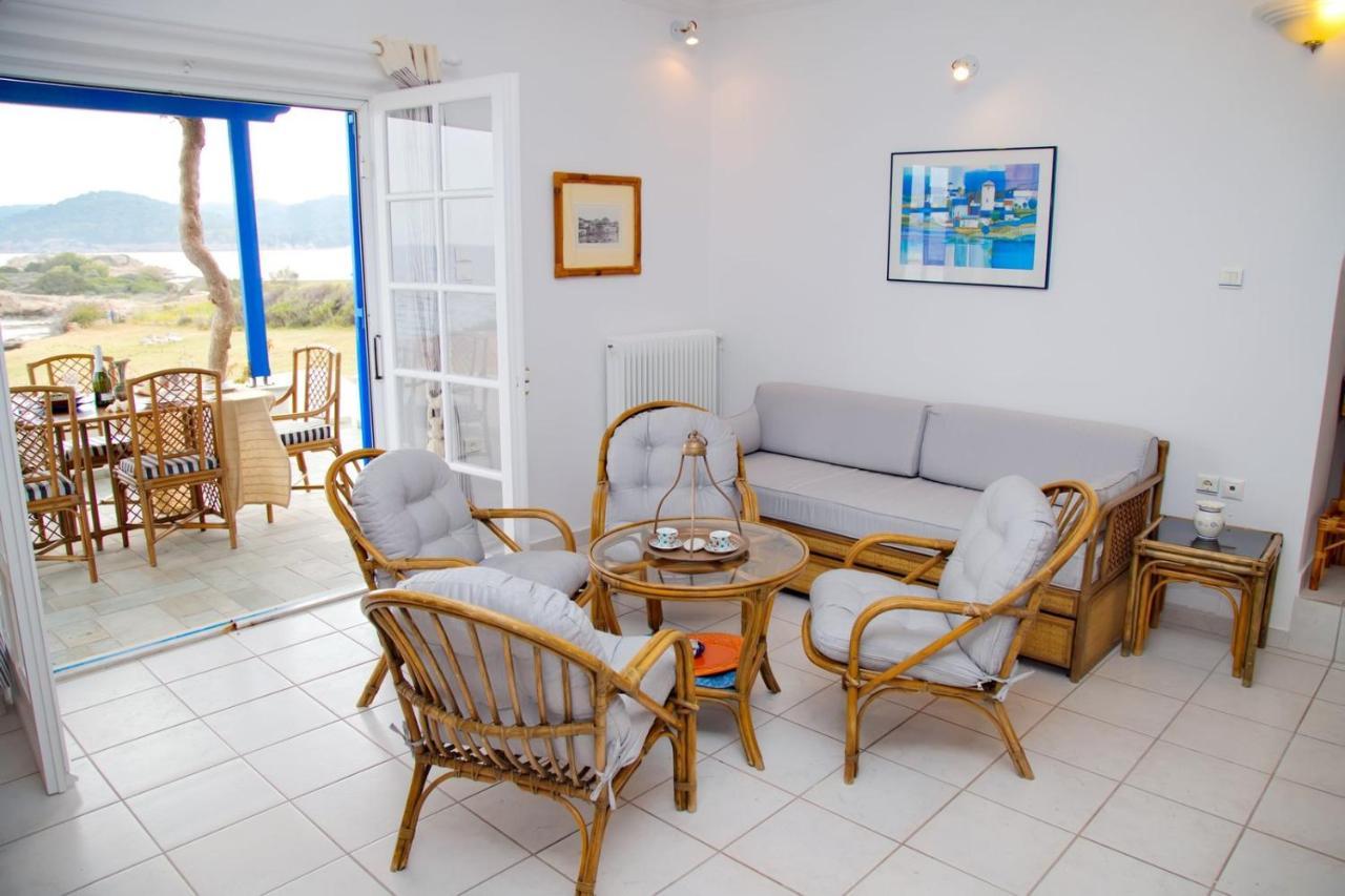 Aroura Homes 4Br Beachfront Villa Spétses Eksteriør billede