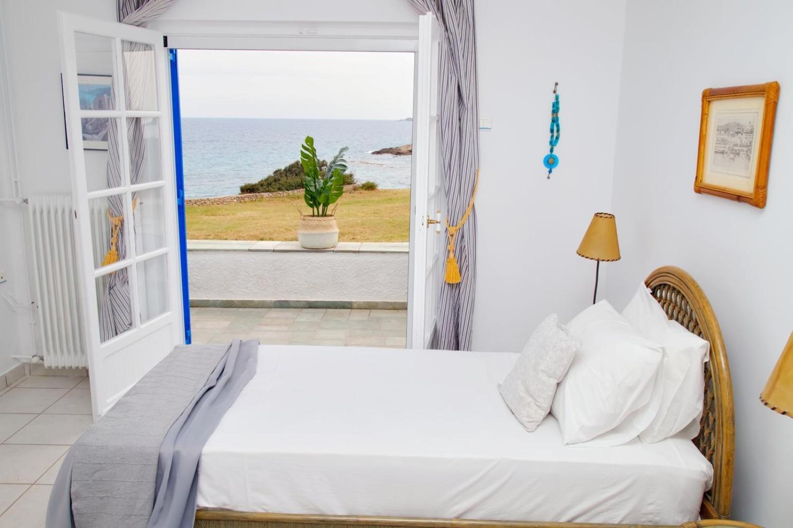 Aroura Homes 4Br Beachfront Villa Spétses Eksteriør billede