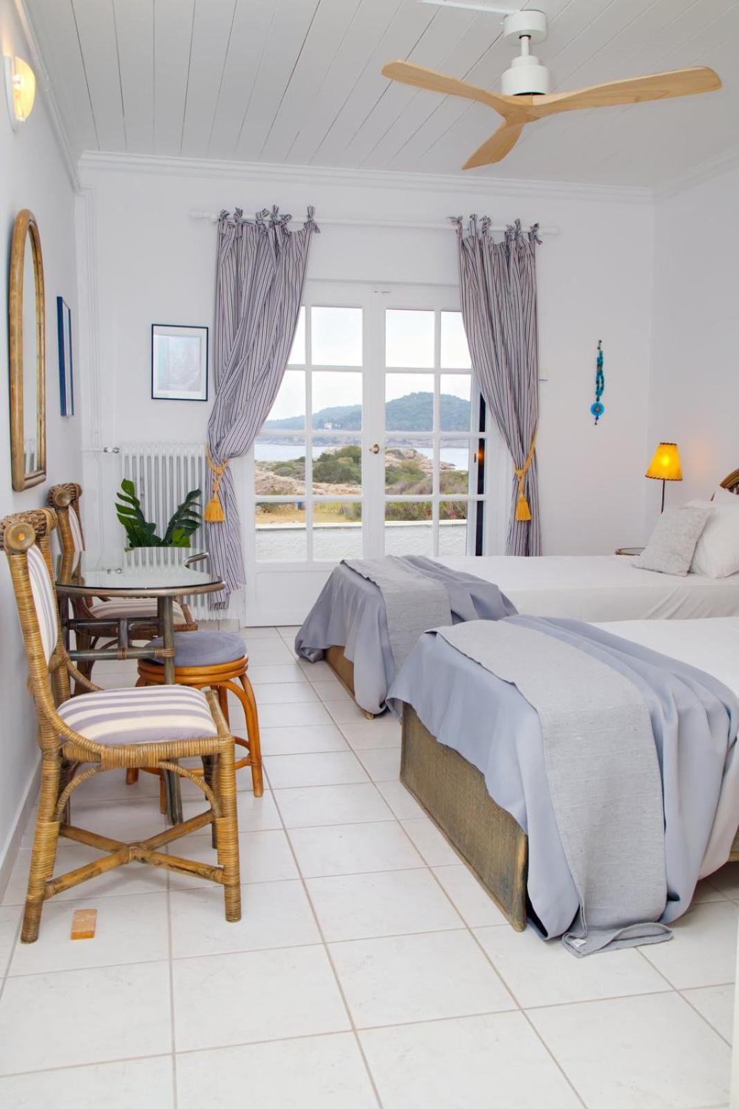 Aroura Homes 4Br Beachfront Villa Spétses Eksteriør billede