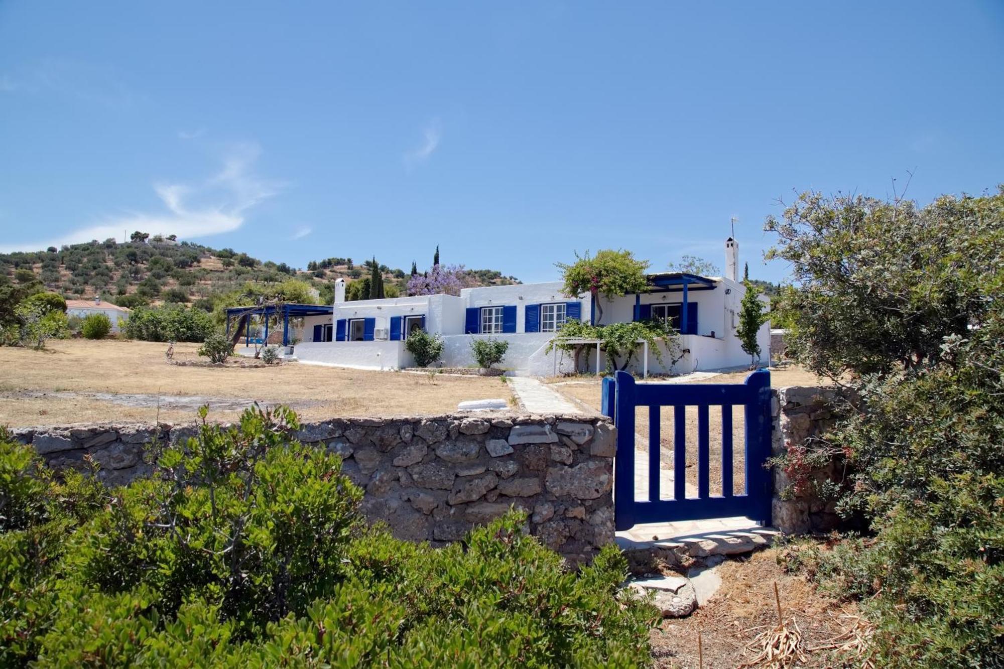 Aroura Homes 4Br Beachfront Villa Spétses Eksteriør billede