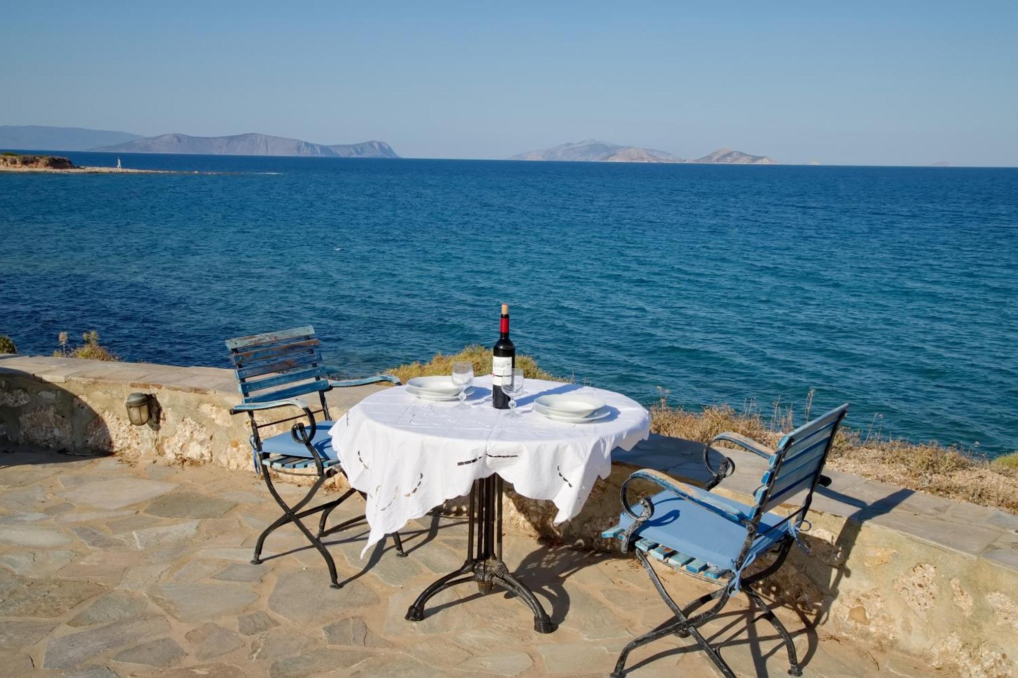 Aroura Homes 4Br Beachfront Villa Spétses Eksteriør billede