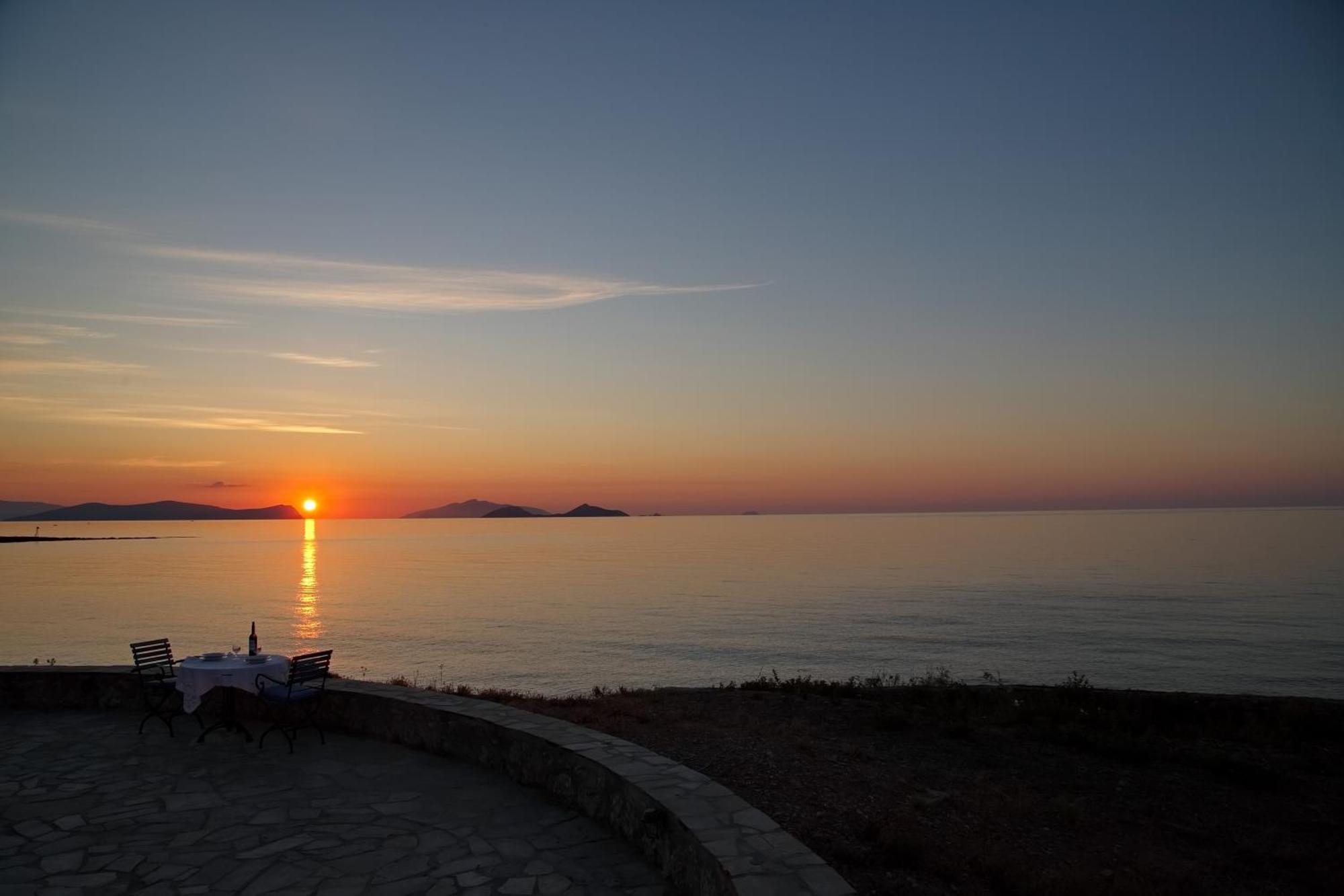 Aroura Homes 4Br Beachfront Villa Spétses Eksteriør billede