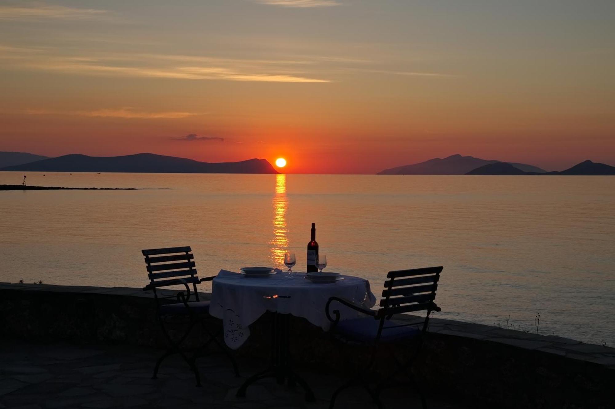 Aroura Homes 4Br Beachfront Villa Spétses Eksteriør billede